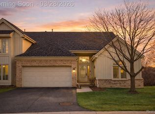 36567 Martel Ct, Farmington, MI 48335