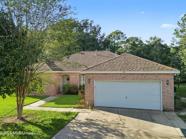 23 Lakeview Dr, Ocean Springs, MS 39564