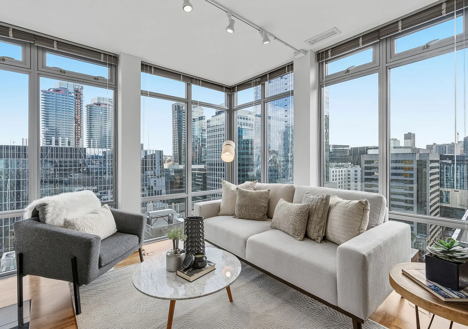 Luxury 2 BD / 2 BA Condo in Denny Triangle/ Downtown Seattle! — Photo 1