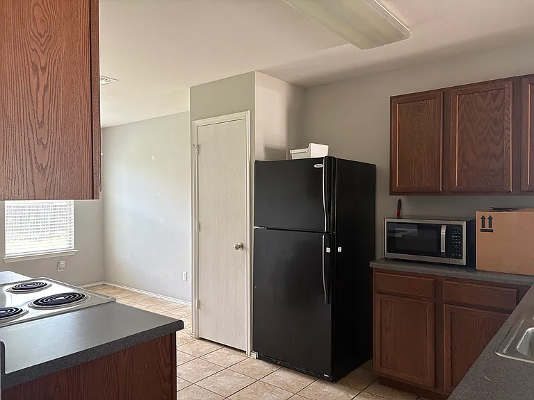 1034 W South St — Photo 10