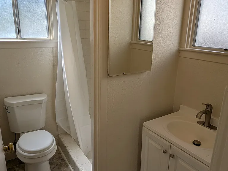 2580 San Carlos Ave — Photo 6