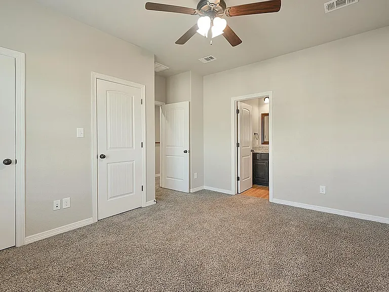 401 Ash St — Photo 13