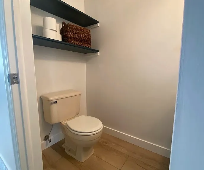 Main floor 1/2 bath.