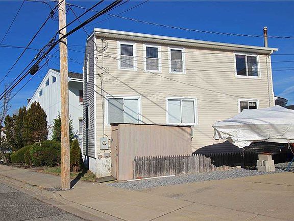 2nd image of 707 S Bayview Ave