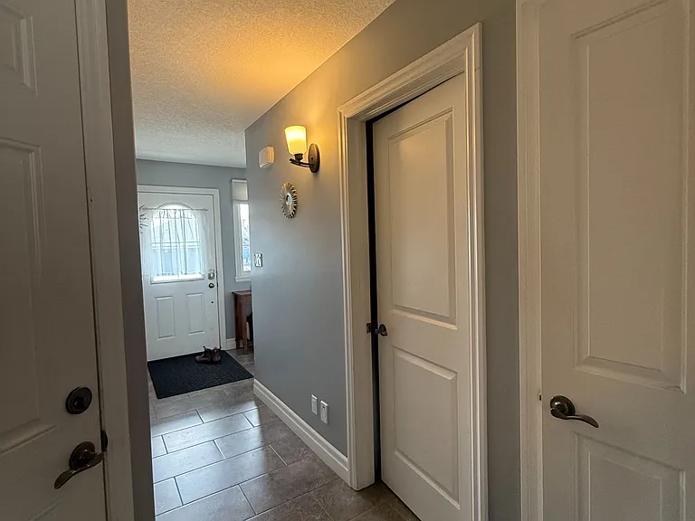 5 McIntosh Cres — Photo 6