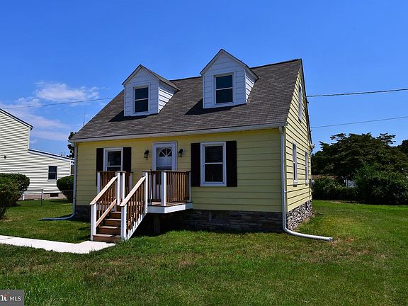 3rd image of 105 B Cedar Dr