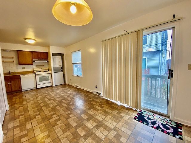 1st image of 138 Waverly Ave #1