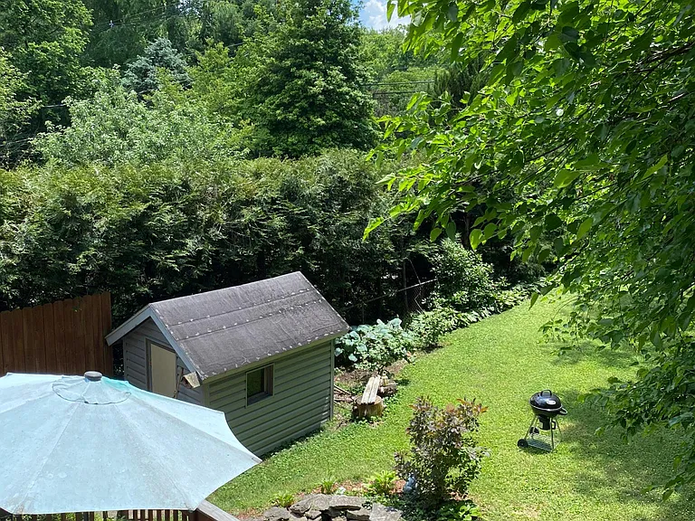 326 E Lowry Ln — Photo 16
