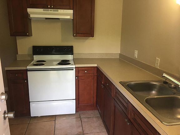 2nd image of 2851 Sophia St