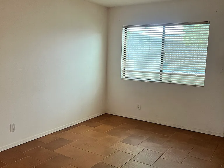 721 E Montebello Ave #110 — Photo 10