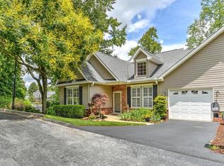 102 Petunia Ln, Asheville, NC 28803
