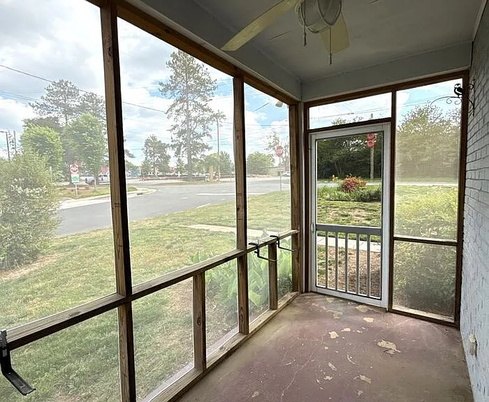 300 E Peterson Dr — Photo 14