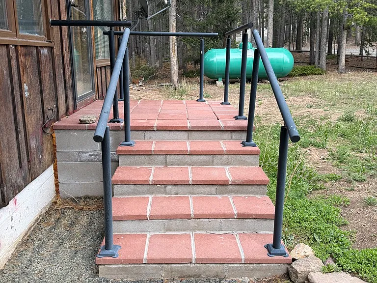 front steps & propane tank