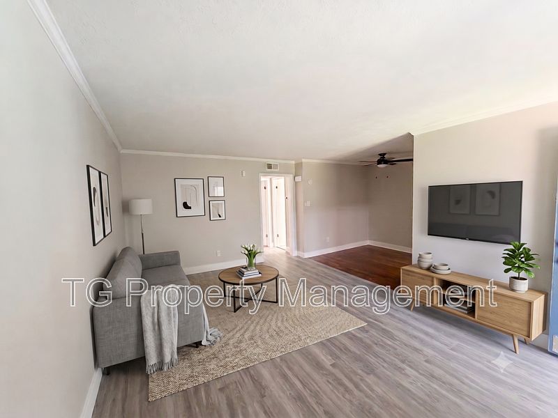 1st image of 3921 Inwood Rd APT 2015