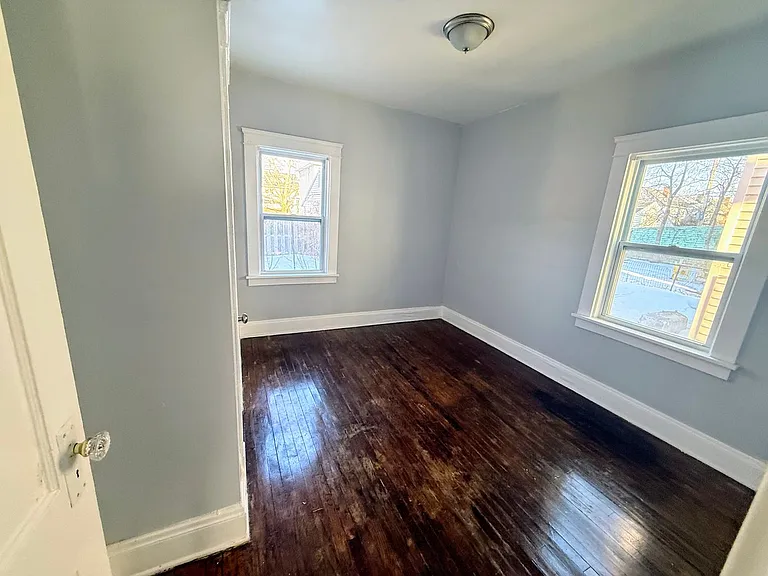 951 Royal Rd — Photo 29