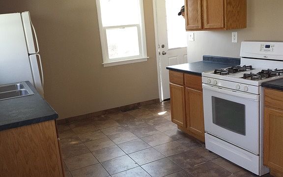 2nd image of 615 Blakely St