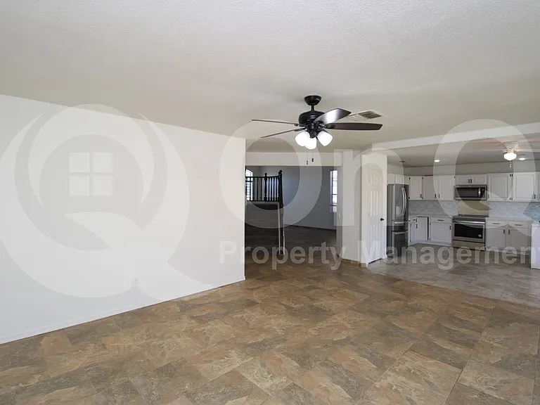 137 W Leah Ct — Photo 7