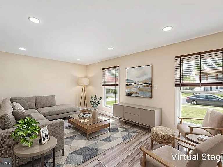 1908 Champlain Dr — Photo 2