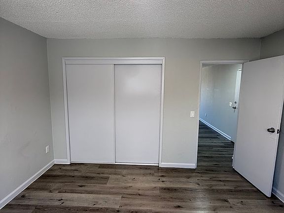 4th image of 832 W 81st St #7A