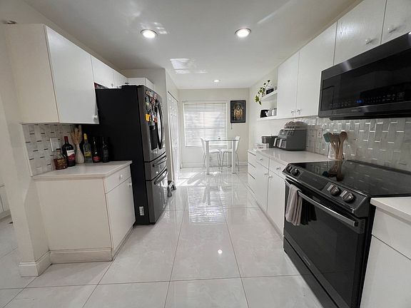 5th image of 1590 Orion Ln