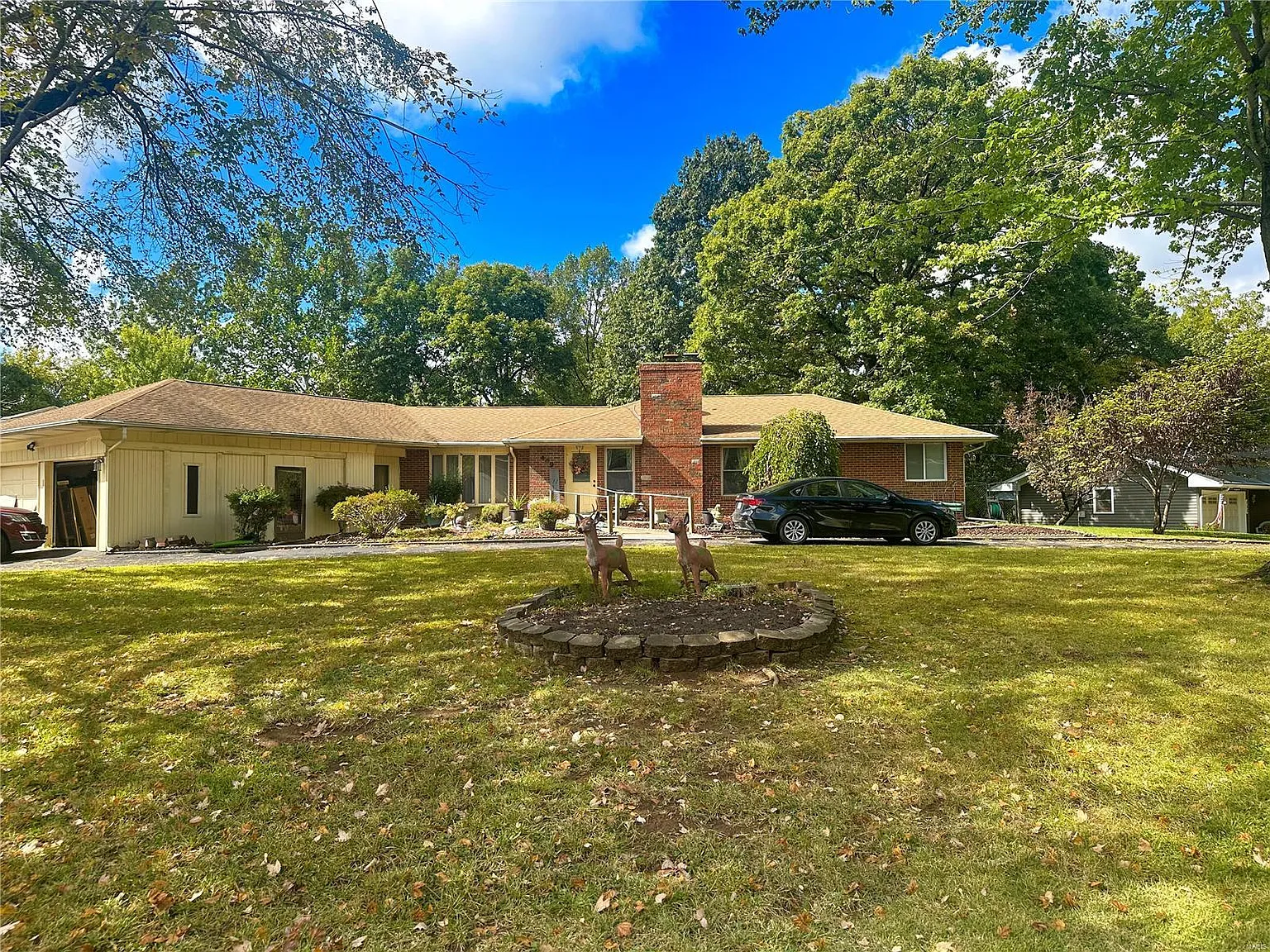 469 Valley Dr photo 1