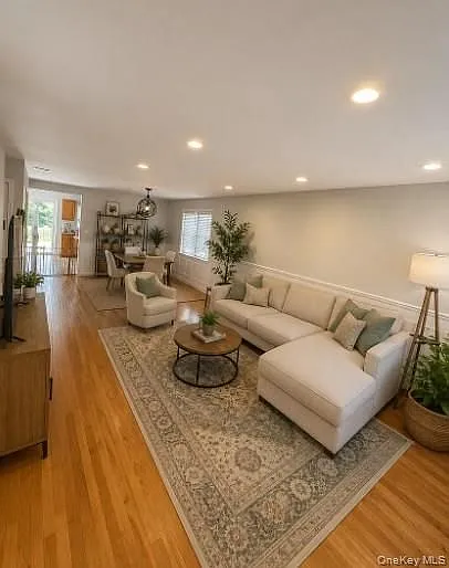 3 bed, 2.5 bath, 2000 sqft, $6,200 — Photo 2