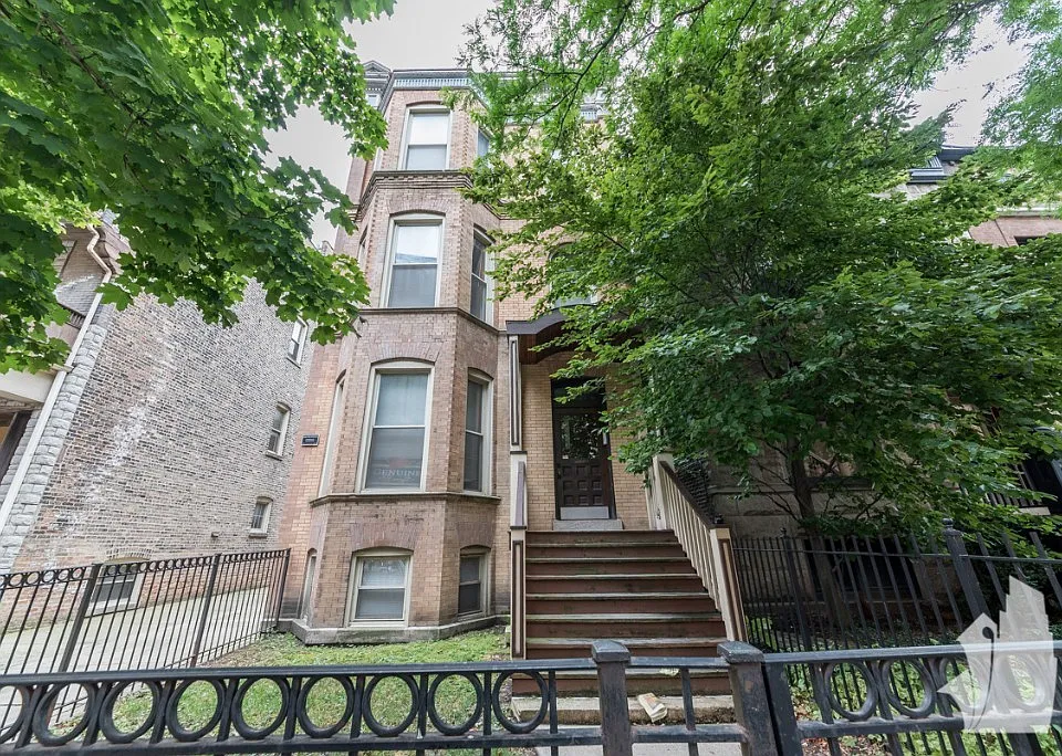 851 W Wellington Ave #3