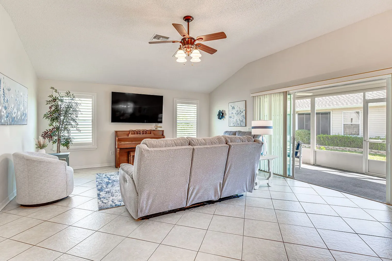 3 bed, 2.0 bath, 1894 sqft, $3,935 — Photo 1
