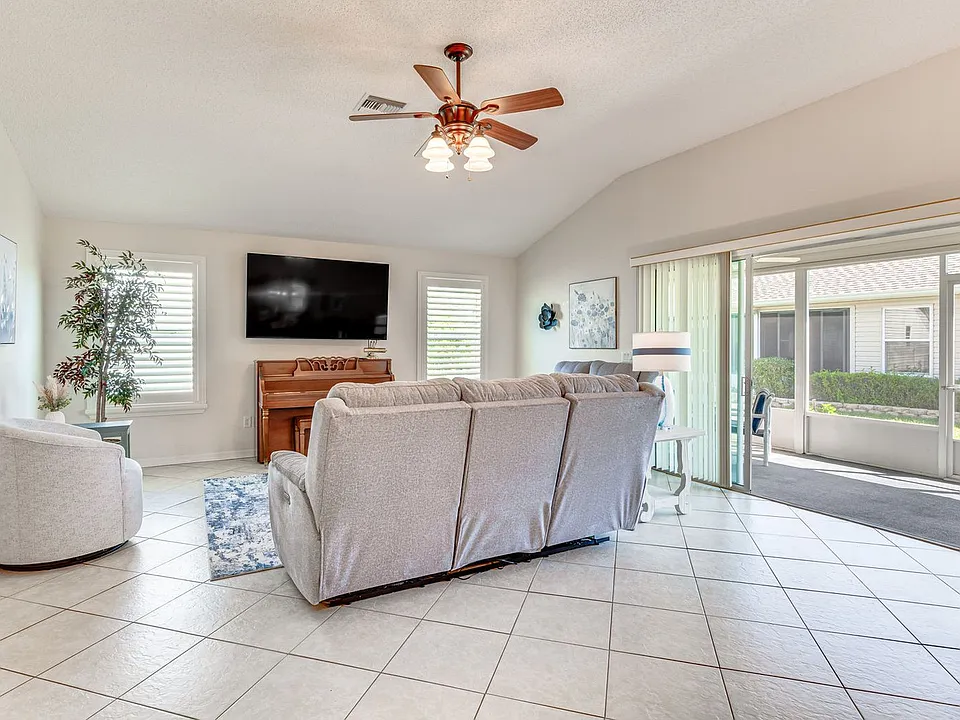 684 Winifred Way #ID1546183P