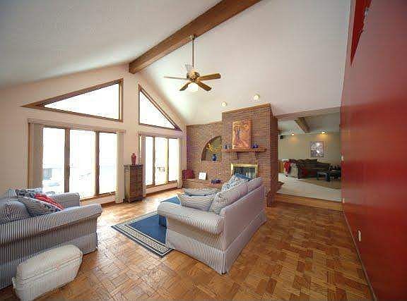 2028  Quail Creek Dr Lawrence, KS listing photo #3