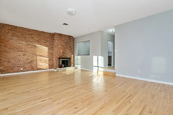 Rented by REAL New York | media 6