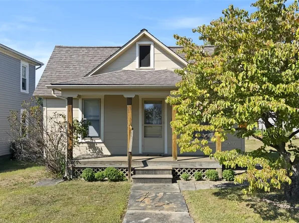 227 Arthur St, Zelienople, PA 16063