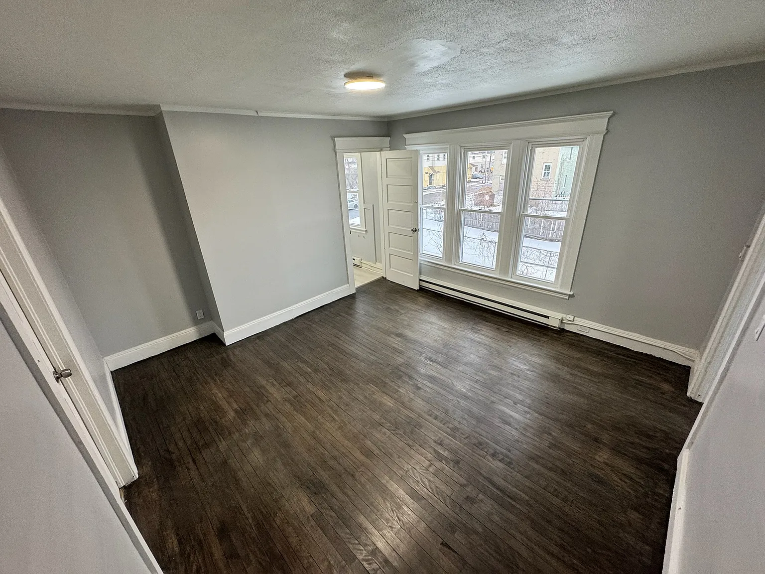 325 Richmond Ave — Photo 4