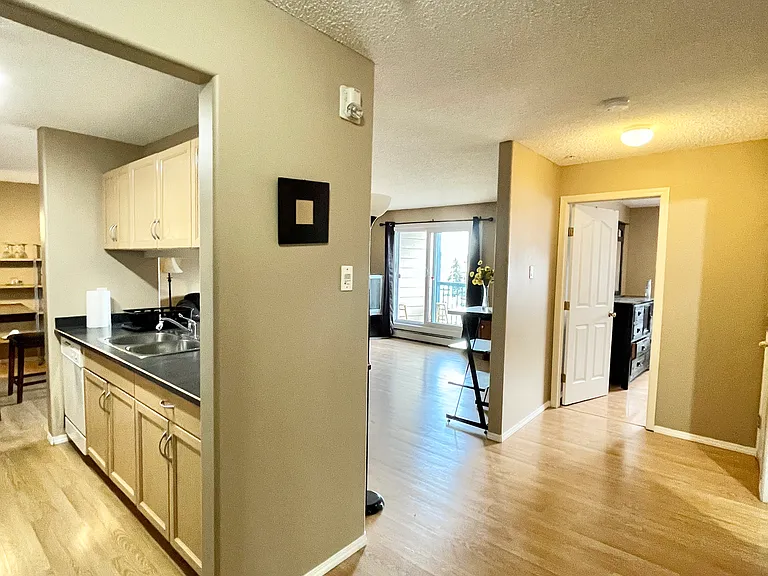 200 Richard St #437 — Photo 1