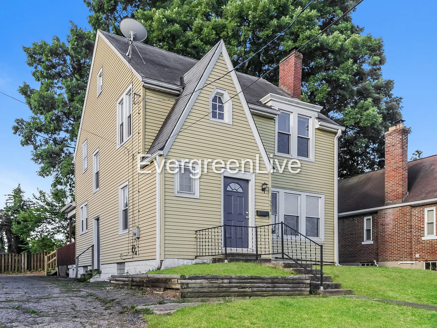 3 bed, 1.0 bath, 1564 sqft, $1,595 — Photo 2
