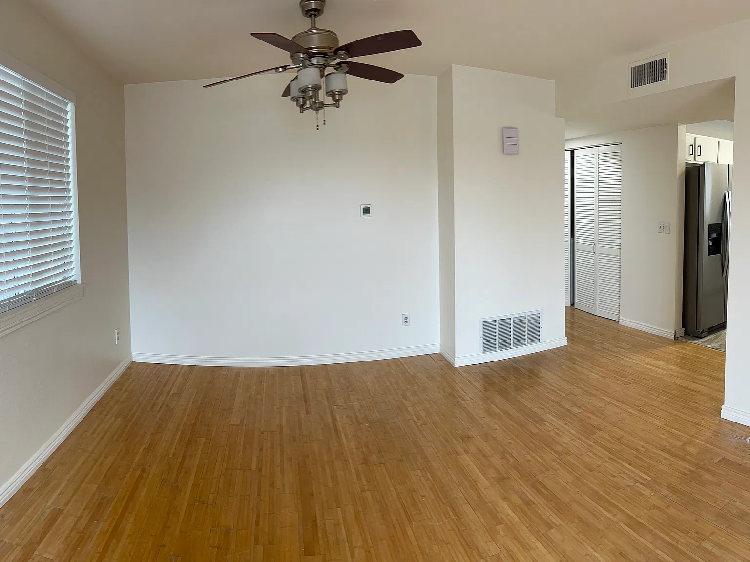 2 bed, 906 sqft, $1,700 — Photo 2