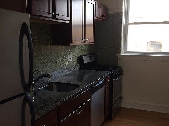 5th image of 1627 W Farwell Ave APT 2S