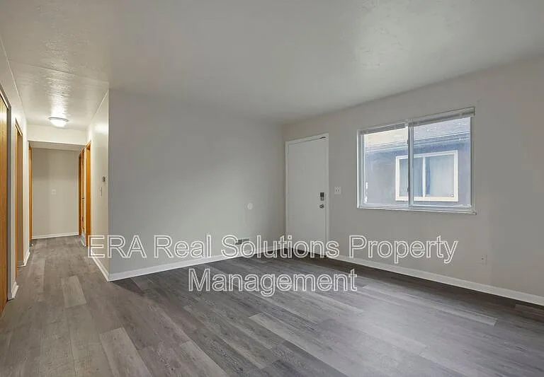 2460 Hiawatha St — Photo 6