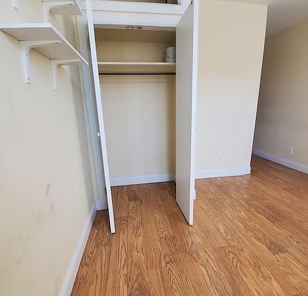 4th image of 4213 Broadway #2C