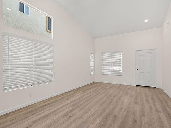 3rd image of 492 Paseo Del Valle