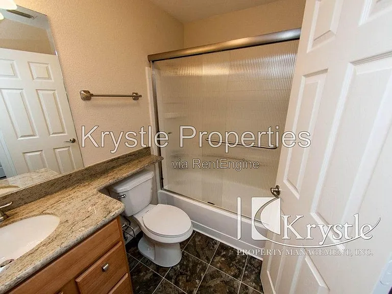 496 E East St — Photo 8