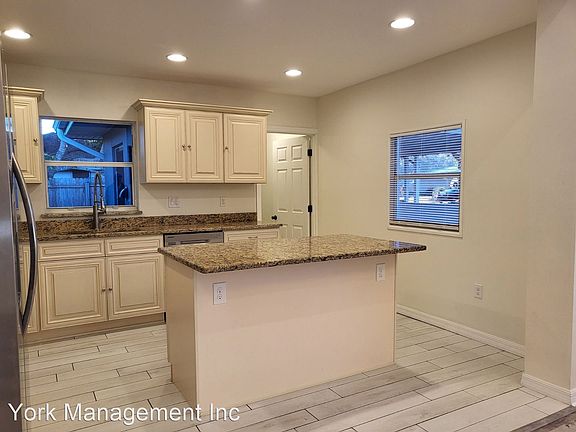 4th image of 2923 Bentley St