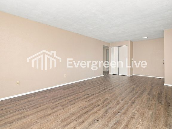 3rd image of 612 Ellsworth Dr