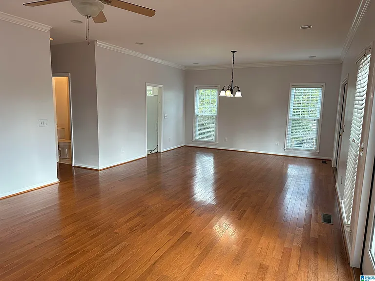 1715 Columbiana Ln — Photo 15