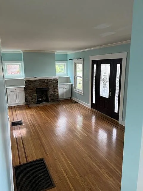 3 bed, 1107 sqft, $1,900 — Photo 2