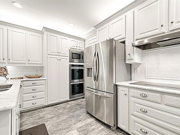 4th image of 6917 Hillpark Dr