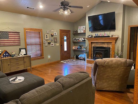 3rd image of 10889 Hodge Ln
