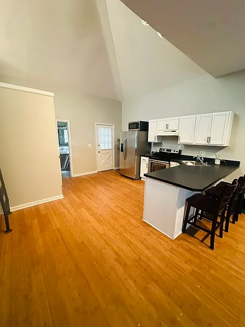 1 bed, 818 sqft, $1,450 — Photo 1