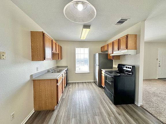 5th image of 1703 Benttree Dr #D