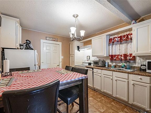 5th image of 509 Mesquite St